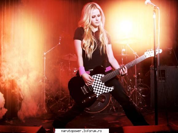 avril lavigne imi plac mult melodiile ei,sunt super.mai eles are unele rock.imi place mult tot.si